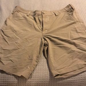 Under Armour Golf Shorts size 40